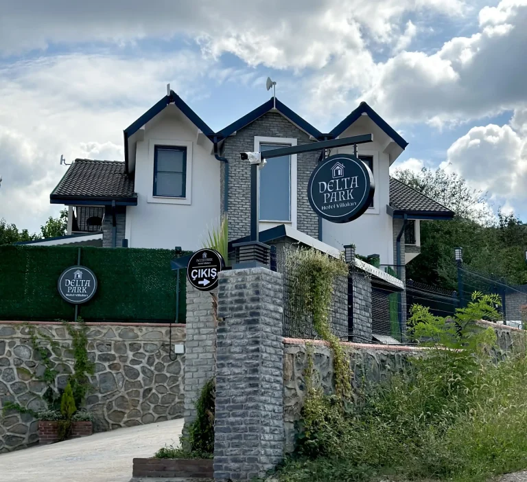 Sapanca’da Kışın Isıtmalı Havuzlu Villada Konaklama